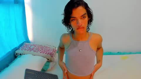 Snapshot of engel20042001 chatting on 12/29/24, 01:49 engel20042001 online show from 12/29/24, 01:49