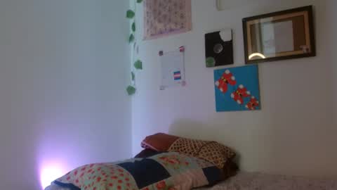 Snapshot of engel20042001 chatting on 10/10/25, 02:27 engel20042001 online show from 10/10/25, 02:27