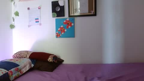 Snapshot of engel20042001 chatting on 10/15/25, 12:05 engel20042001 online show from 10/15/25, 12:05