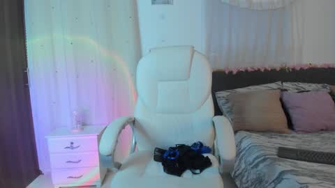 juliana  online show from 12/14/25, 01:00