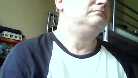 englishguysurrey online show from 06/19/26, 01:48