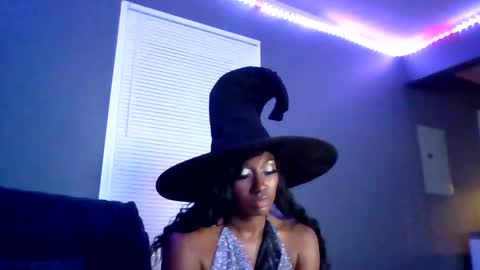 Snapshot of enigmajones19 chatting on 11/02/25, 07:00 Goddess Enigma online show from 11/02/25, 07:00