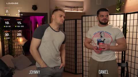 Snapshot of enjohnny chatting on 09/18/25, 05:48 Johnny online show from 09/18/25, 05:48