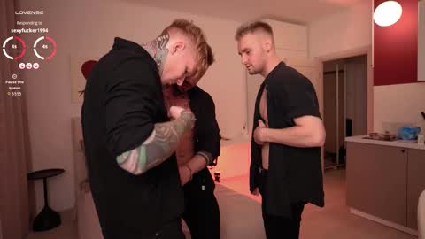 Snapshot of enjohnny chatting on 09/20/25, 03:02 Johnny online show from 09/20/25, 03:02