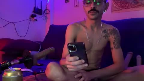 Snapshot of enjoythetrip chatting on 10/04/25, 08:12 Luke online show from 10/04/25, 08:12