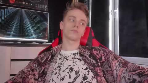 Snapshot of enkeer chatting on 10/30/25, 06:37 Enker online show from 10/30/25, 06:37