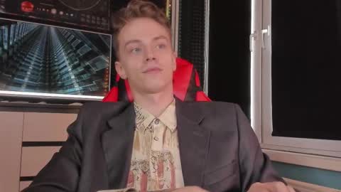 Snapshot of enkeer chatting on 10/31/25, 07:31 Enker online show from 10/31/25, 07:31