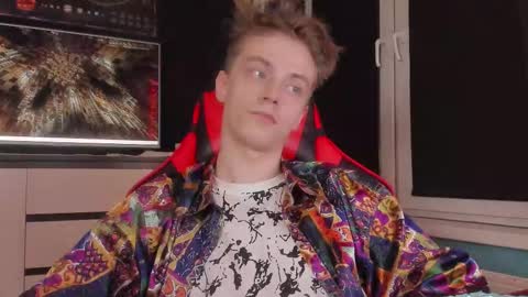 Snapshot of enkeer chatting on 12/01/25, 03:44 Enker online show from 12/01/25, 03:44