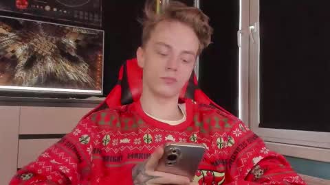 Snapshot of enkeer chatting on 12/04/25, 10:35 Enker online show from 12/04/25, 10:35