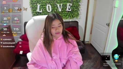 Enma clark online show from 12/21/24, 10:06