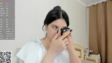 Snapshot of enricaelis chatting on 09/21/25, 08:10 Sani online show from 09/21/25, 08:10