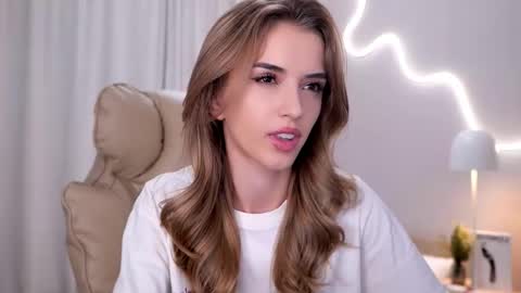 entya online show from 11/19/25, 07:30