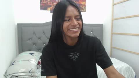 Snapshot of enyelin chatting on 10/04/25, 12:47 Enyenlina online show from 10/04/25, 12:47