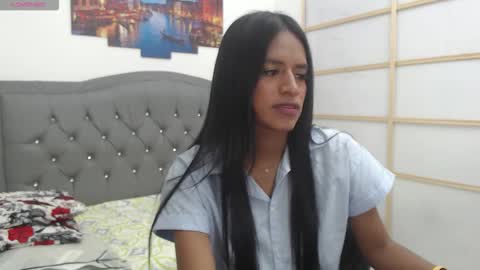 Snapshot of enyelin chatting on 10/18/25, 05:14 Enyenlina online show from 10/18/25, 05:14