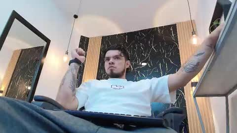 Snapshot of enzo_turner chatting on 01/13/26, 03:23 online show from 01/13/26, 03:23