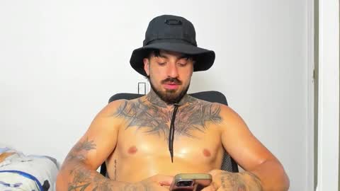 Enzo Aren online show from 10/19/25, 01:28