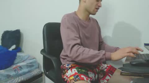 enzoyarack online show from 10/06/25, 02:09