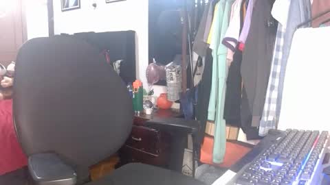 enzoyarack online show from 11/17/25, 01:55