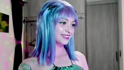 Leyla online show from 10/30/25, 11:49