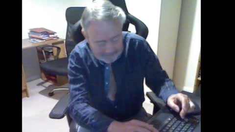 erasmus_d online show from 11/02/25, 05:15