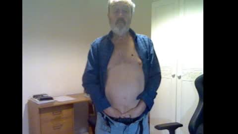 erasmus_d online show from 11/24/25, 05:56