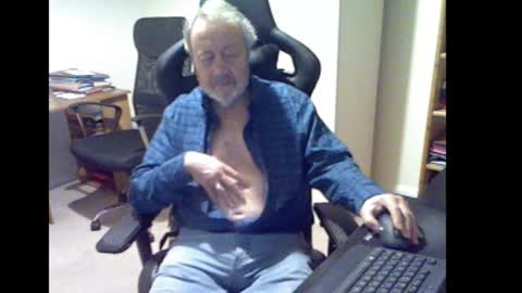 Snapshot of erasmus_d chatting on 01/17/26, 06:11 erasmus_d online show from 01/17/26, 06:11