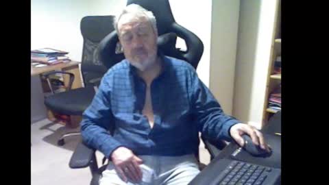 Snapshot of erasmus_d chatting on 02/07/26, 06:11 erasmus_d online show from 02/07/26, 06:11