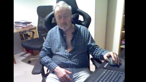 Snapshot of erasmus_d chatting on 02/08/26, 05:49 erasmus_d online show from 02/08/26, 05:49