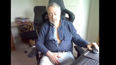 Snapshot of erasmus_d chatting on 02/15/26, 12:03 erasmus_d online show from 02/15/26, 12:03