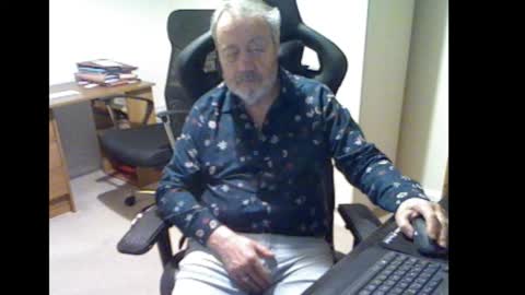 Snapshot of erasmus_d chatting on 02/22/26, 05:55 erasmus_d online show from 02/22/26, 05:55