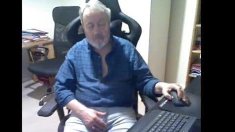 Snapshot of erasmus_d chatting on 02/28/26, 06:42 erasmus_d online show from 02/28/26, 06:42