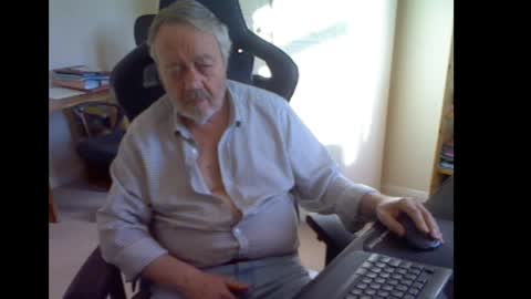 Snapshot of erasmus_d chatting on 04/02/26, 04:37 erasmus_d online show from 04/02/26, 04:37