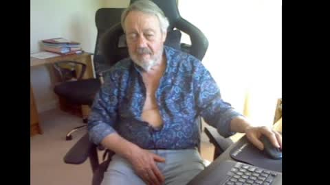 Snapshot of erasmus_d chatting on 04/18/26, 05:06 erasmus_d online show from 04/18/26, 05:06