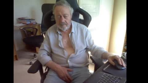 Snapshot of erasmus_d chatting on 04/23/26, 04:20 erasmus_d online show from 04/23/26, 04:20