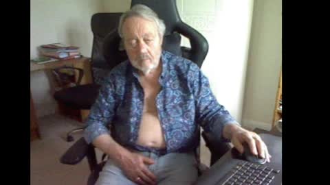 Snapshot of erasmus_d chatting on 04/27/26, 05:00 erasmus_d online show from 04/27/26, 05:00