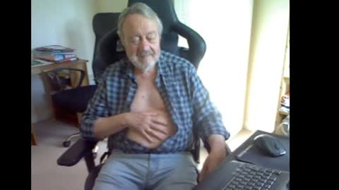 Snapshot of erasmus_d chatting on 04/28/26, 04:23 erasmus_d online show from 04/28/26, 04:23