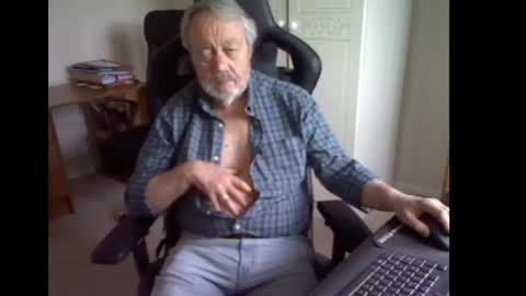 Snapshot of erasmus_d chatting on 05/02/26, 05:40 erasmus_d online show from 05/02/26, 05:40