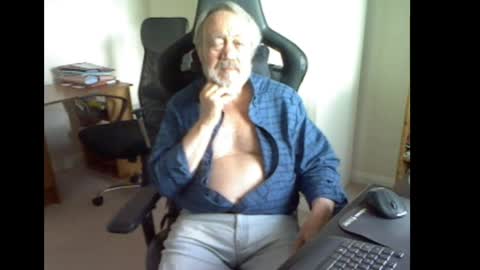 Snapshot of erasmus_d chatting on 05/18/26, 04:35 erasmus_d online show from 05/18/26, 04:35