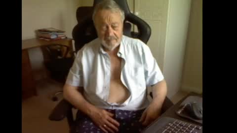 Snapshot of erasmus_d chatting on 05/26/26, 10:55 erasmus_d online show from 05/26/26, 10:55