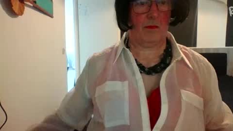 Snapshot of erbee62 chatting on 04/20/26, 01:36 ErBee62 online show from 04/20/26, 01:36