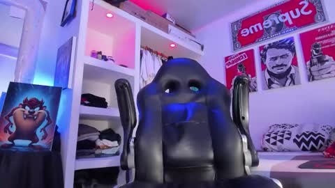 Snapshot of eren_blade_ chatting on 11/20/25, 03:18 Tht BOSS Eren online show from 11/20/25, 03:18