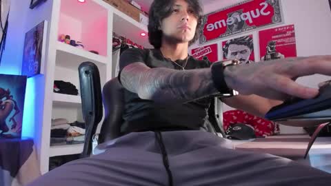 Snapshot of eren_blade_ chatting on 11/20/25, 09:25 Tht BOSS Eren online show from 11/20/25, 09:25