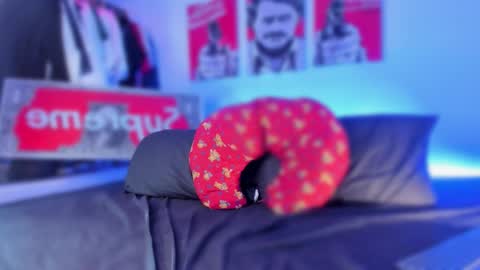 Snapshot of eren_blade_ chatting on 12/14/25, 02:39 Tht BOSS Eren online show from 12/14/25, 02:39