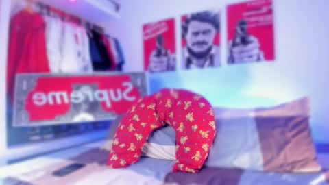 Snapshot of eren_blade_ chatting on 12/18/25, 01:33 Tht BOSS Eren online show from 12/18/25, 01:33