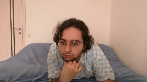 Snapshot of eren_jaeger2000 chatting on 09/26/25, 03:21 Eren online show from 09/26/25, 03:21