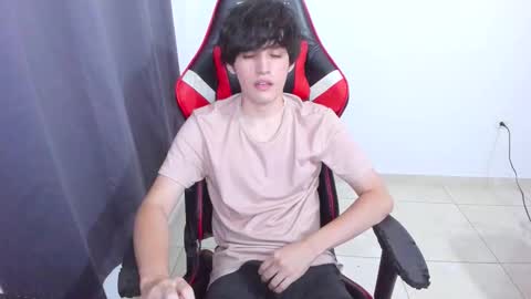 Snapshot of eren_tatakae chatting on 11/04/25, 03:27 eren_tatakae online show from 11/04/25, 03:27