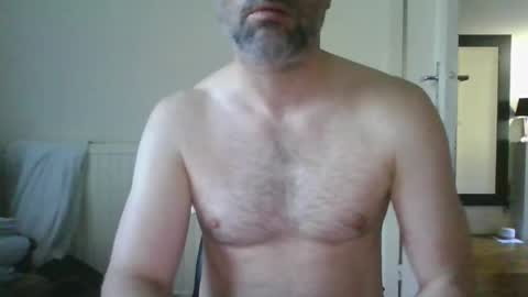 Snapshot of eric334418 chatting on 11/17/25, 08:42 eric334418 online show from 11/17/25, 08:42