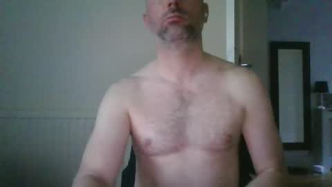 Snapshot of eric334418 chatting on 11/24/25, 09:09 eric334418 online show from 11/24/25, 09:09