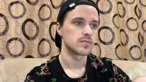 Snapshot of eric_blond chatting on 11/01/25, 02:30 Eric online show from 11/01/25, 02:30