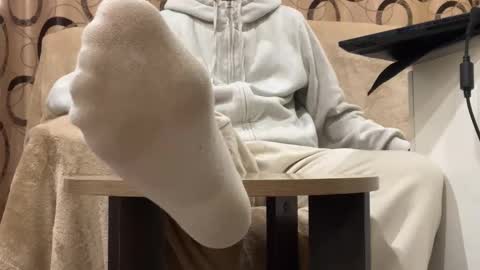 Snapshot of eric_blond chatting on 11/17/25, 01:06 Eric online show from 11/17/25, 01:06